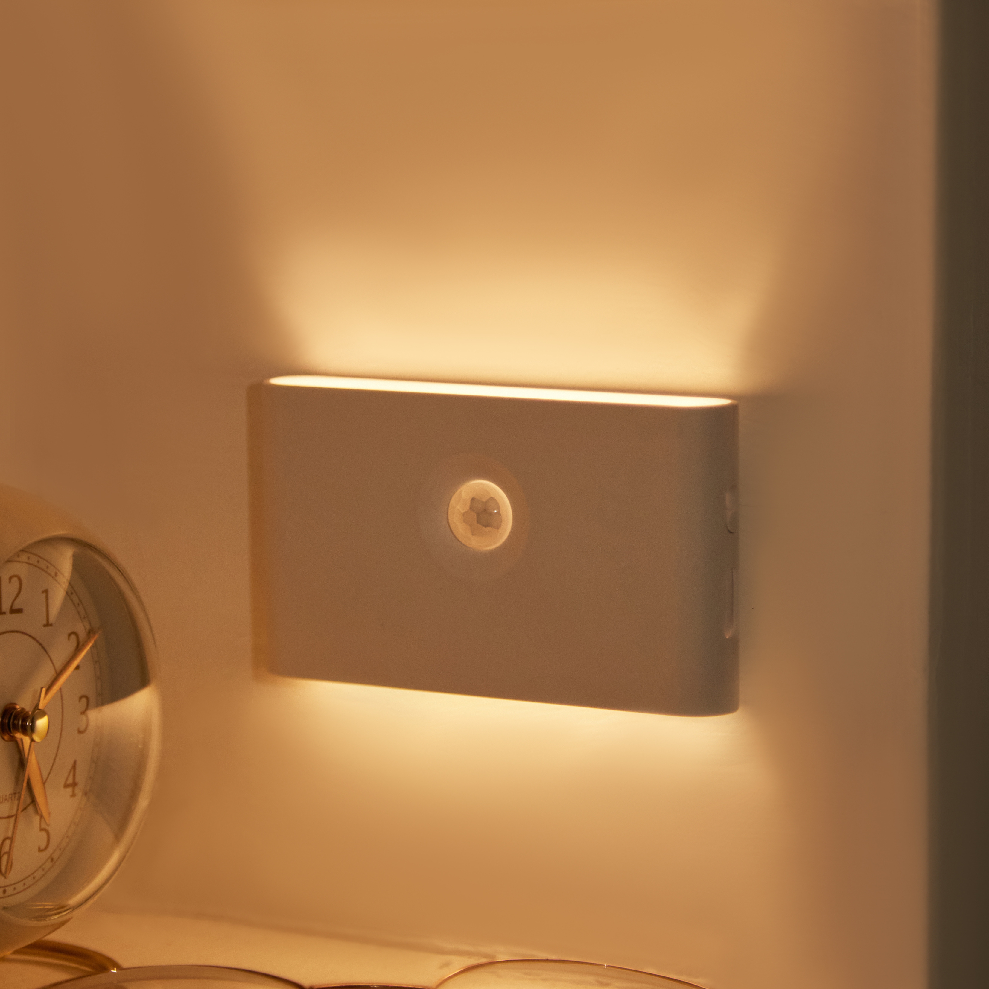 World's Top 500 OEM Battery Powered Mini Night Light Motion Sensor Wardrobe Led bedroom Kitchen stair Under Cabinet Closet Light