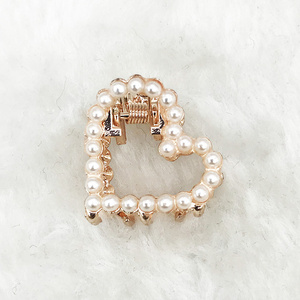 Wholesale Vintage Geometric Hair Accessories Custom Love Shape Metal Pearl Hair Claw for Women