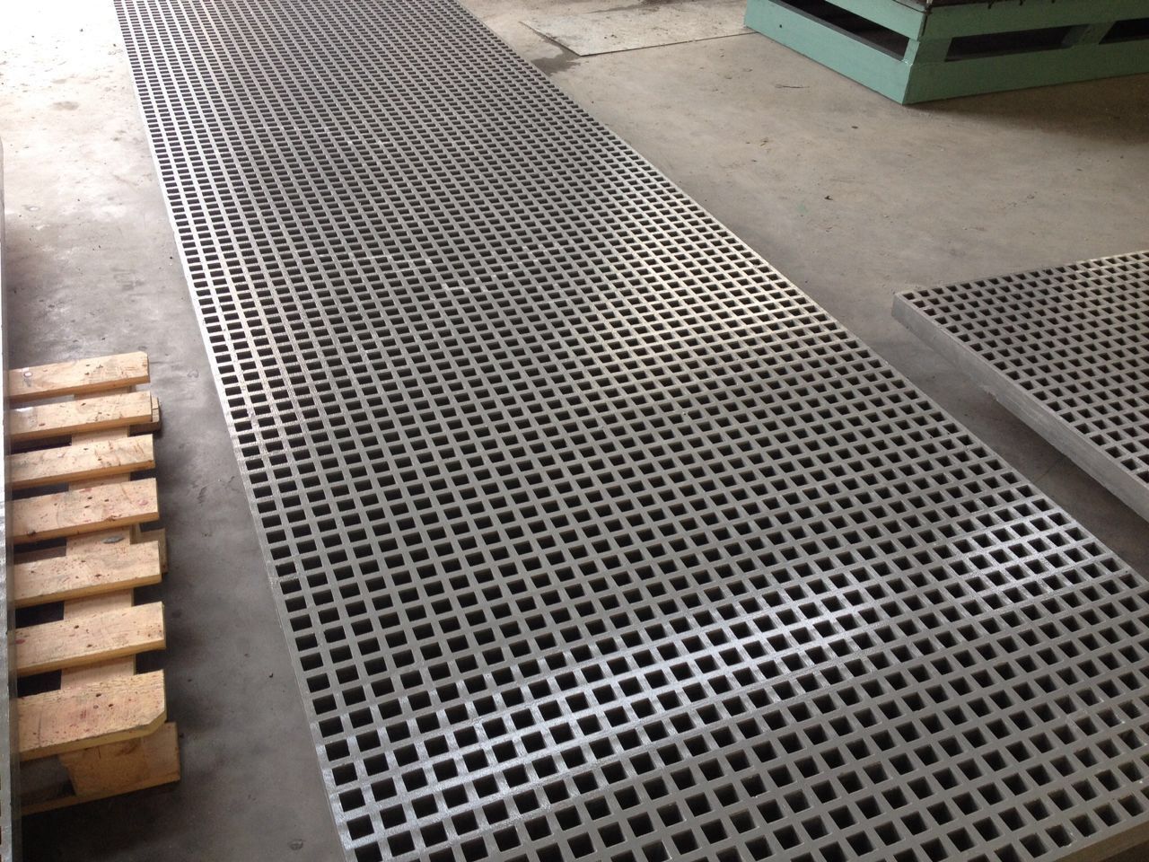 Anti slip GRP moulded reinforced plastic fiberglass pultruded grating frp trench grating price for walkway