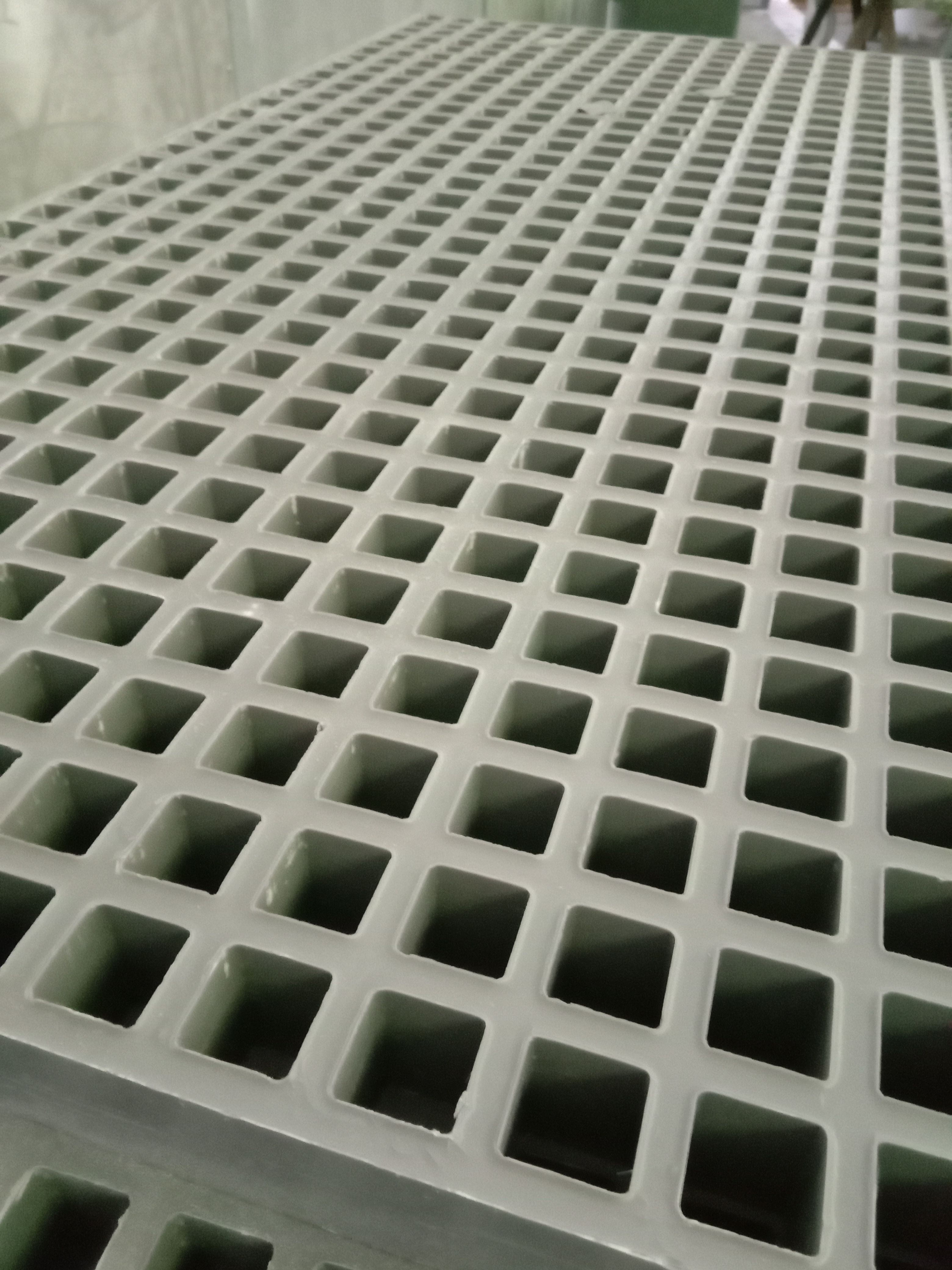 Anti slip GRP moulded reinforced plastic fiberglass pultruded grating frp trench grating price for walkway