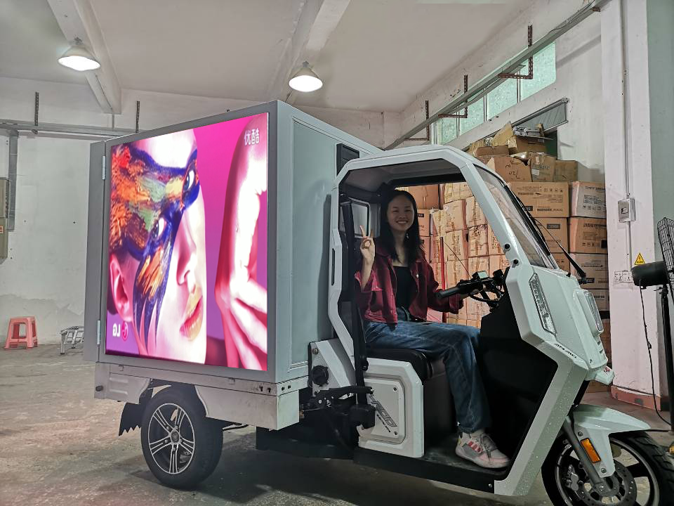 P3.84 P4.8 tricycle led display mobile scooter led display high brightness full color hd scooter tricycle led display screen