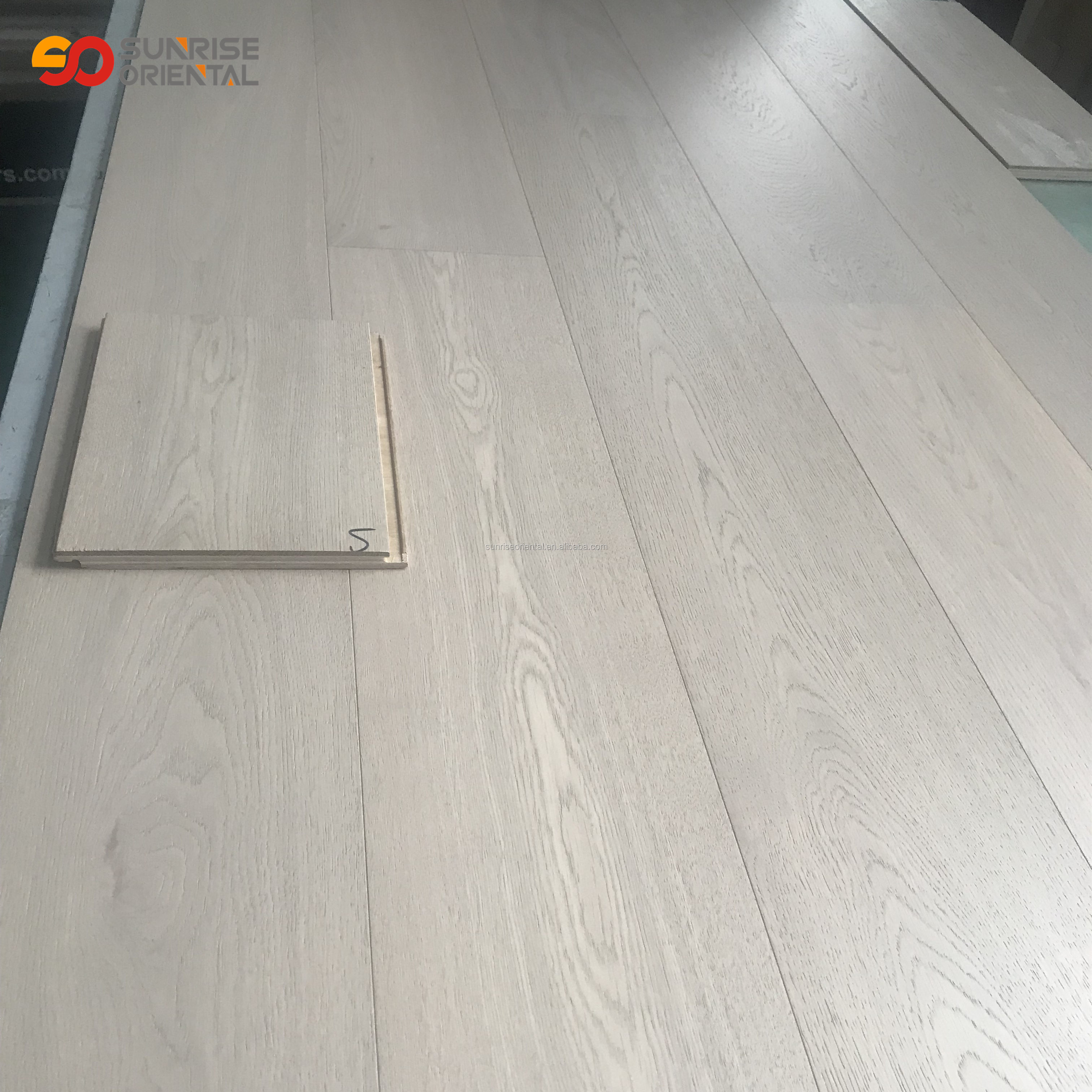 Big plank wire brushed  stained engineered oak wood flooring hot sale to USA