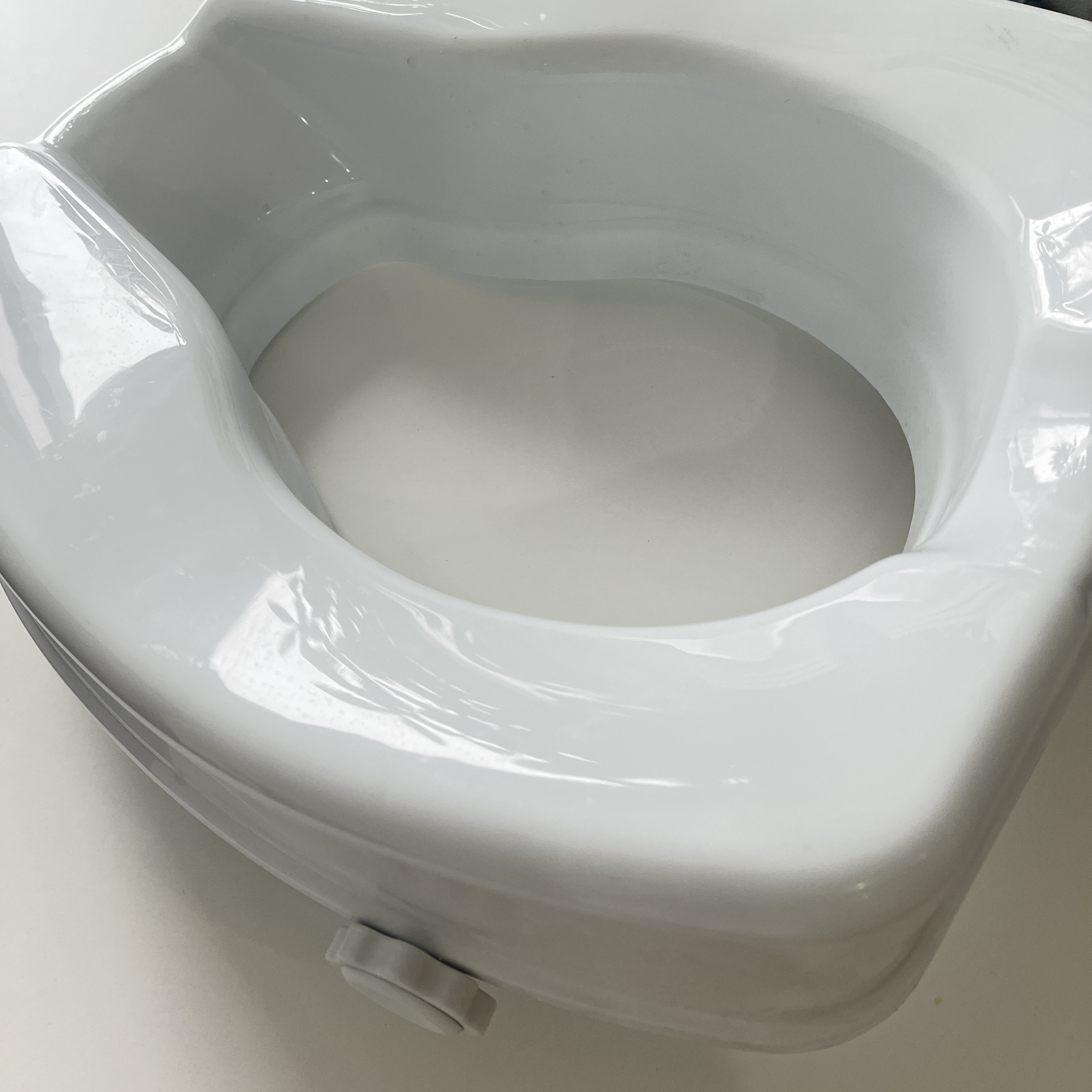 Plastic Toilet Seat Raiser with Lock for Elderly Disabled People Raised Toilet Seat without Lid BA350/352/354