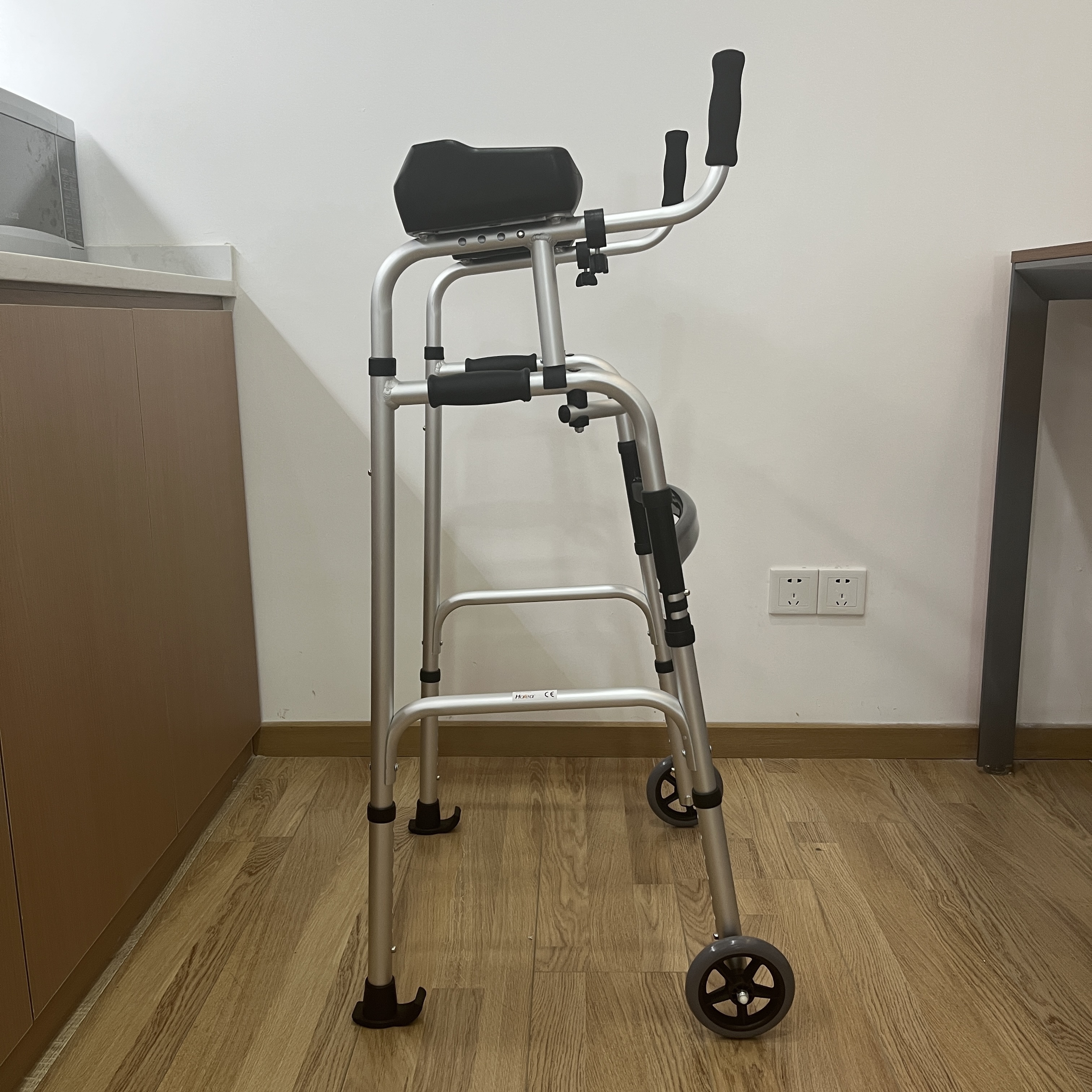 WA219 Walker With Forearm Platform Aluminum Walker For Elderly Forearm Walking Frame with Castors