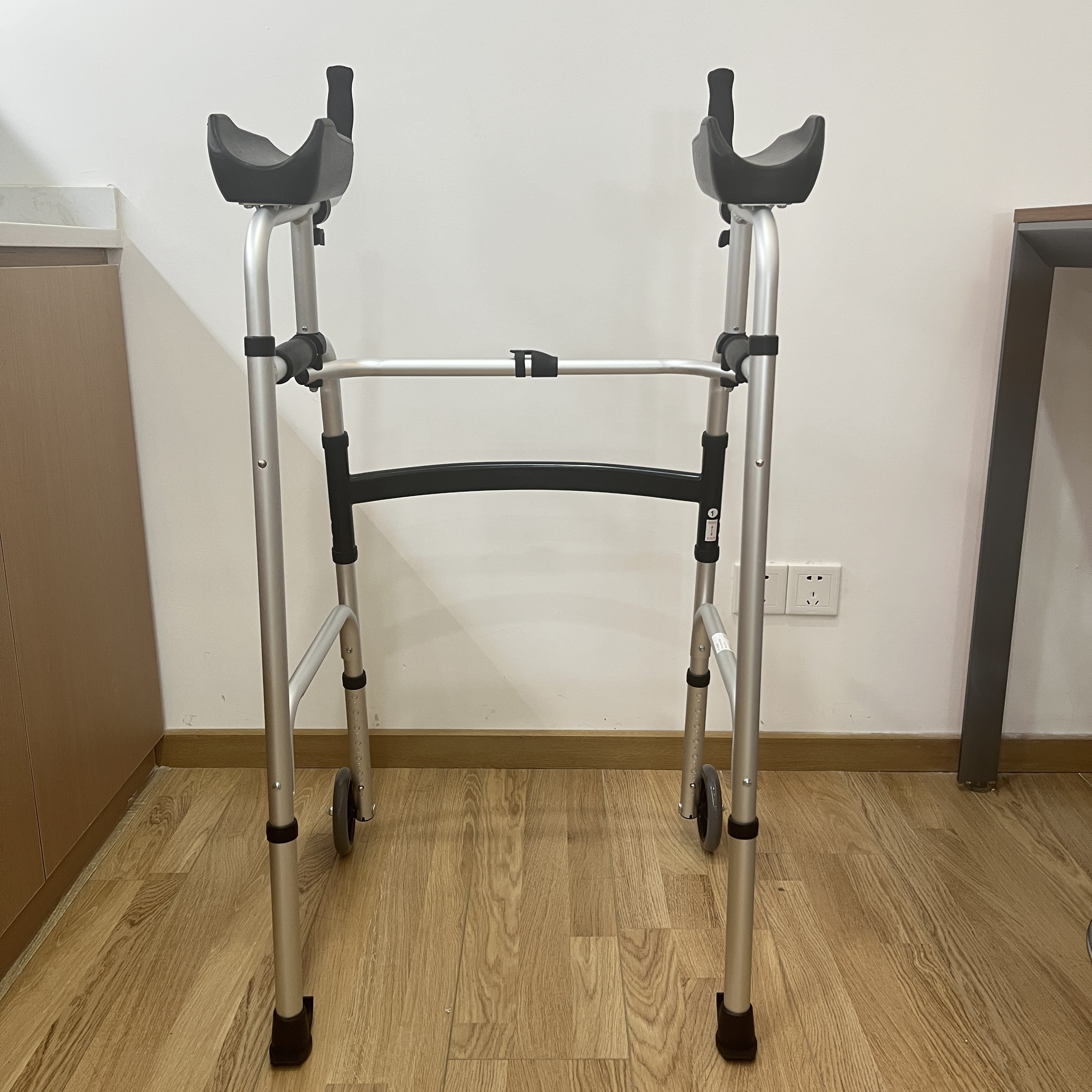 WA219 Walker With Forearm Platform Aluminum Walker For Elderly Forearm Walking Frame with Castors