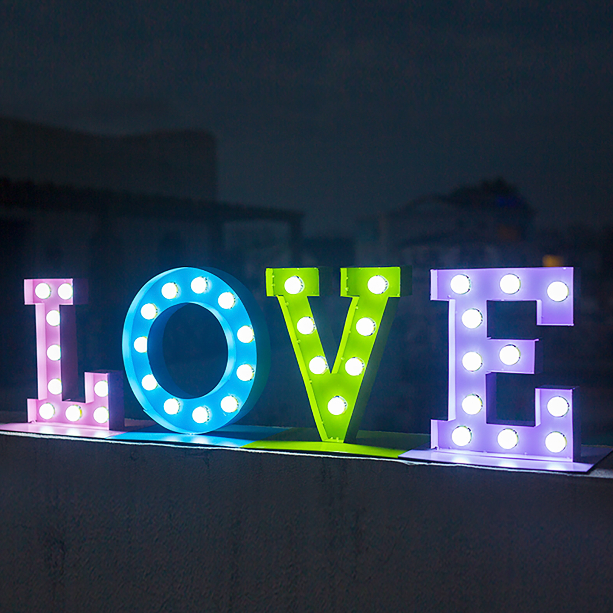 Custom illuminated bulb signs marquee love letters wedding bar outdoor LED light up freestanding sign