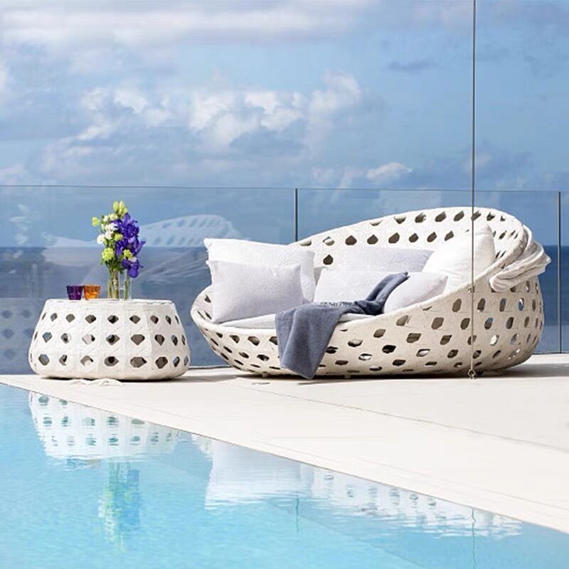 Outdoor Sun Lounger Patio Furniture Beach Round Rattan  Outdoor Daybed With Canopy