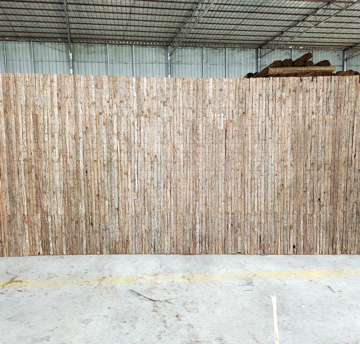 1.8x4M Natural  Fir Bark Screening decorative single double side roll up bark fence natural wood fence mould resistance sturdy