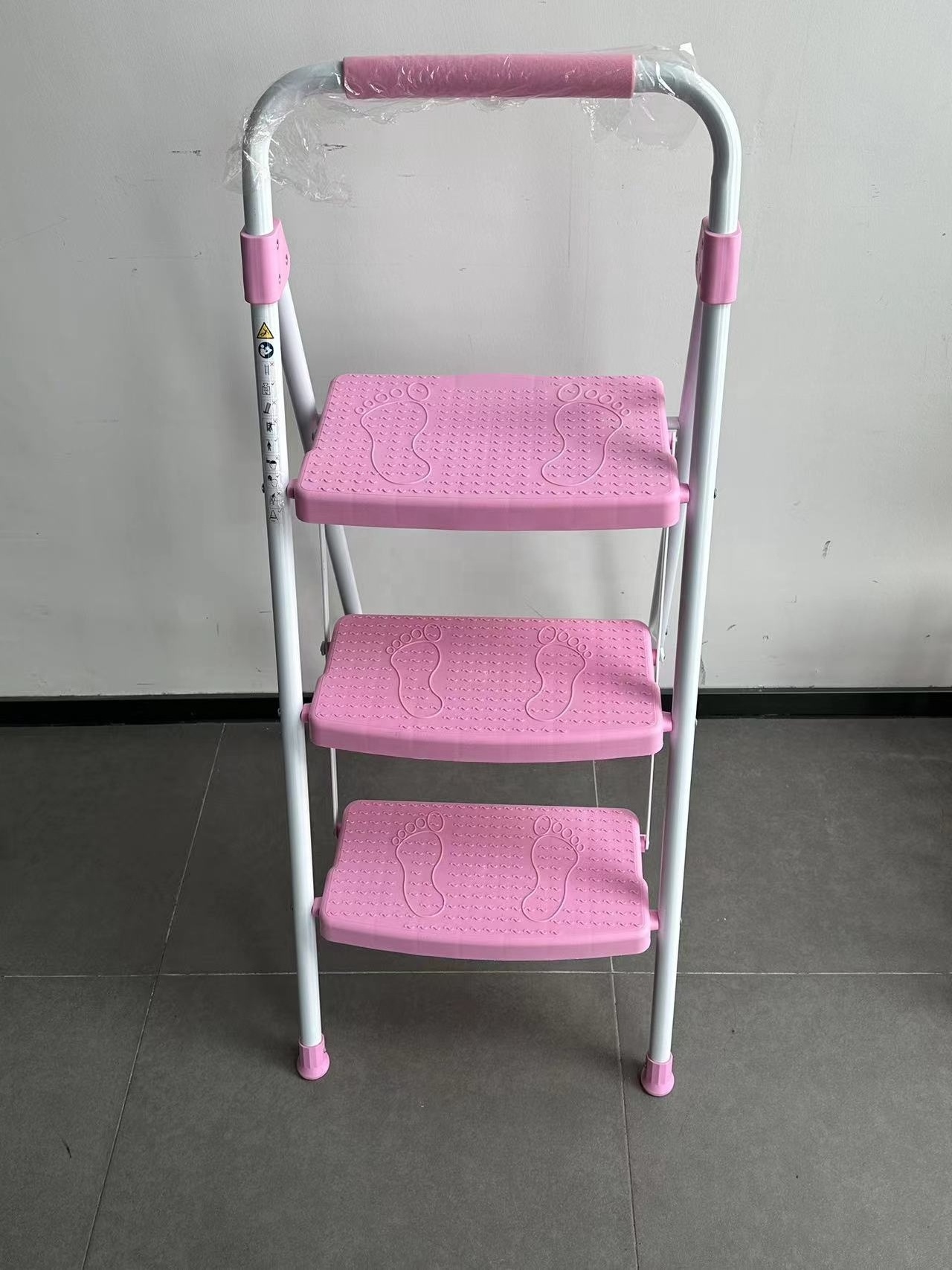 Pink Steel Household Ladder Modern Design Folding Step Ladder For Home Use