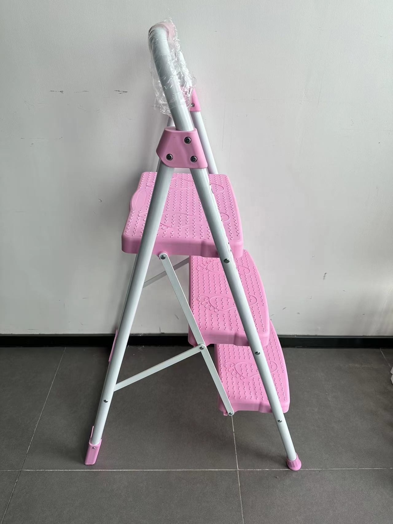 Pink Steel Household Ladder Modern Design Folding Step Ladder For Home Use