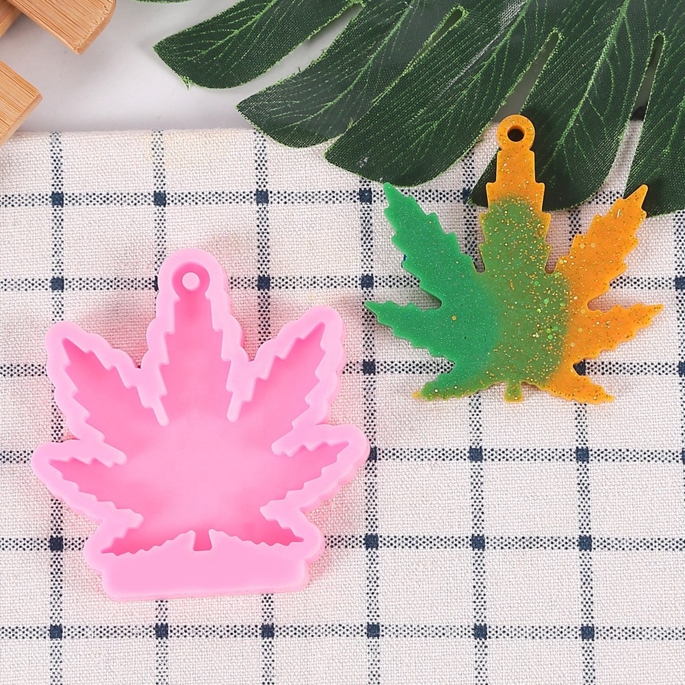 new design shiny maple leaf shaped silicone mold for DIY truck car key   epoxy resin molds keychain jewelry cake mold