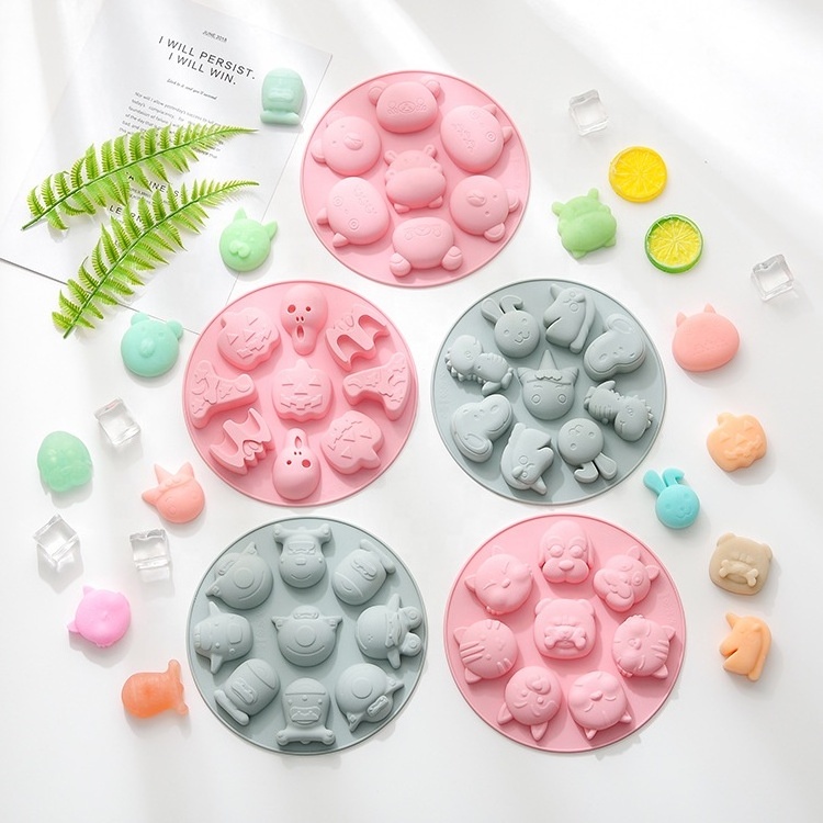 new design cartoon fun shaped homemade DIY chocolate soft candy cake mold high quality  Soft candy silicone flower cake mold