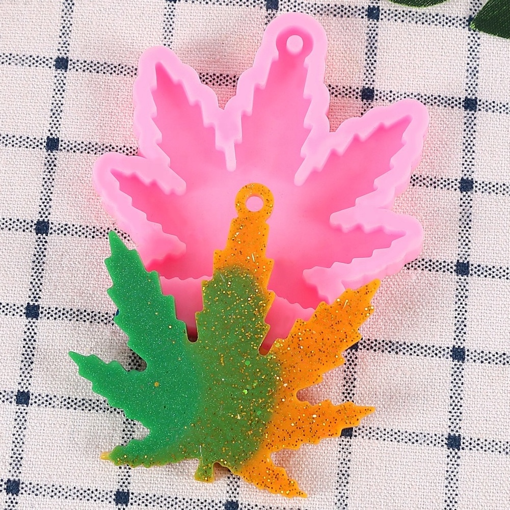 new design shiny maple leaf shaped silicone mold for DIY truck car key   epoxy resin molds keychain jewelry cake mold