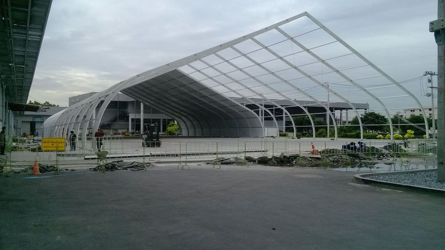 Large Waterproof PVC Curved Sports Center for Tennis Canopy Tent Ice Rink Skating Tent Court Roof Event Tent