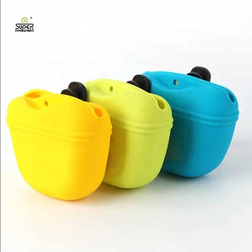 Pet Training Pocket with Clip and Magnetic Closing Silicone Portable Dog Treat Pouch Bag Food Snack Pet Pouch