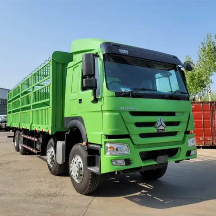 Used SINOTRUK HOWO 8*4 12 Wheelers Van Fence Cargo Truck Light Duty Cargo Truck 40 Tonne Van Truck for Low Price Sale