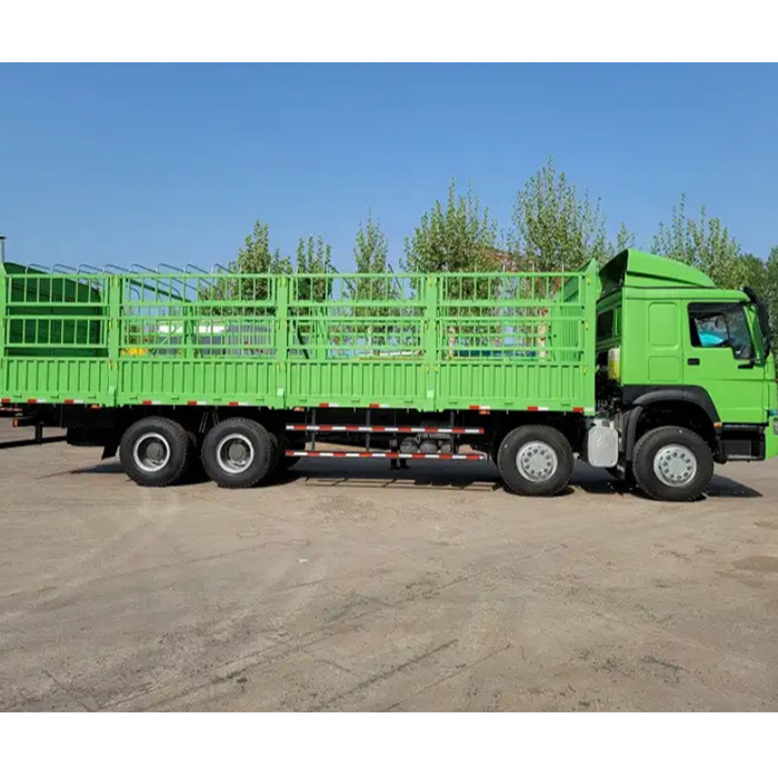 Used SINOTRUK HOWO 8*4 12 Wheelers Van Fence Cargo Truck Light Duty Cargo Truck 40 Tonne Van Truck for Low Price Sale