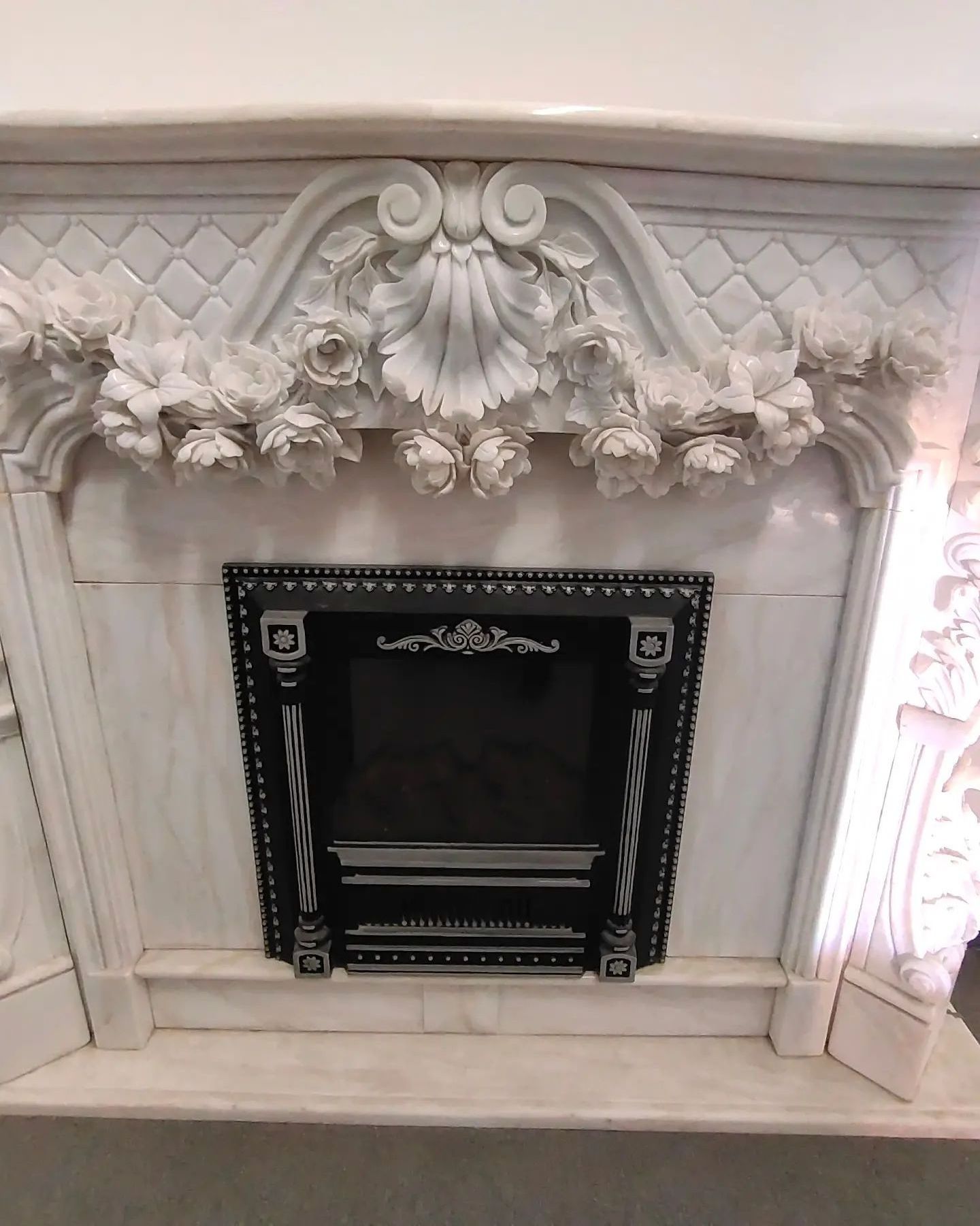 Villa Home Decor European Style Hand Carved Natural Stone Carving Calacatta Gold Marble Fireplace Sculpture Surround Mantel