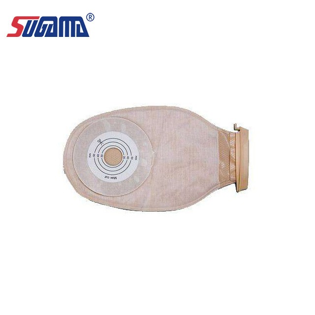 Urostomy bag with hydrocolloid skin protective ring