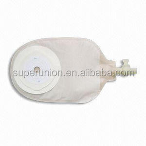 Urostomy bag with hydrocolloid skin protective ring