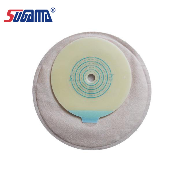 Urostomy bag with hydrocolloid skin protective ring