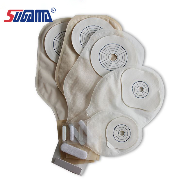 Urostomy bag with hydrocolloid skin protective ring