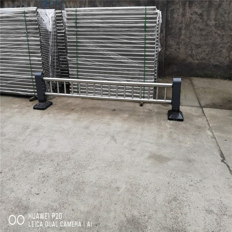 Customized Galvanized metal steel safety concert crowd control road traffic barrier