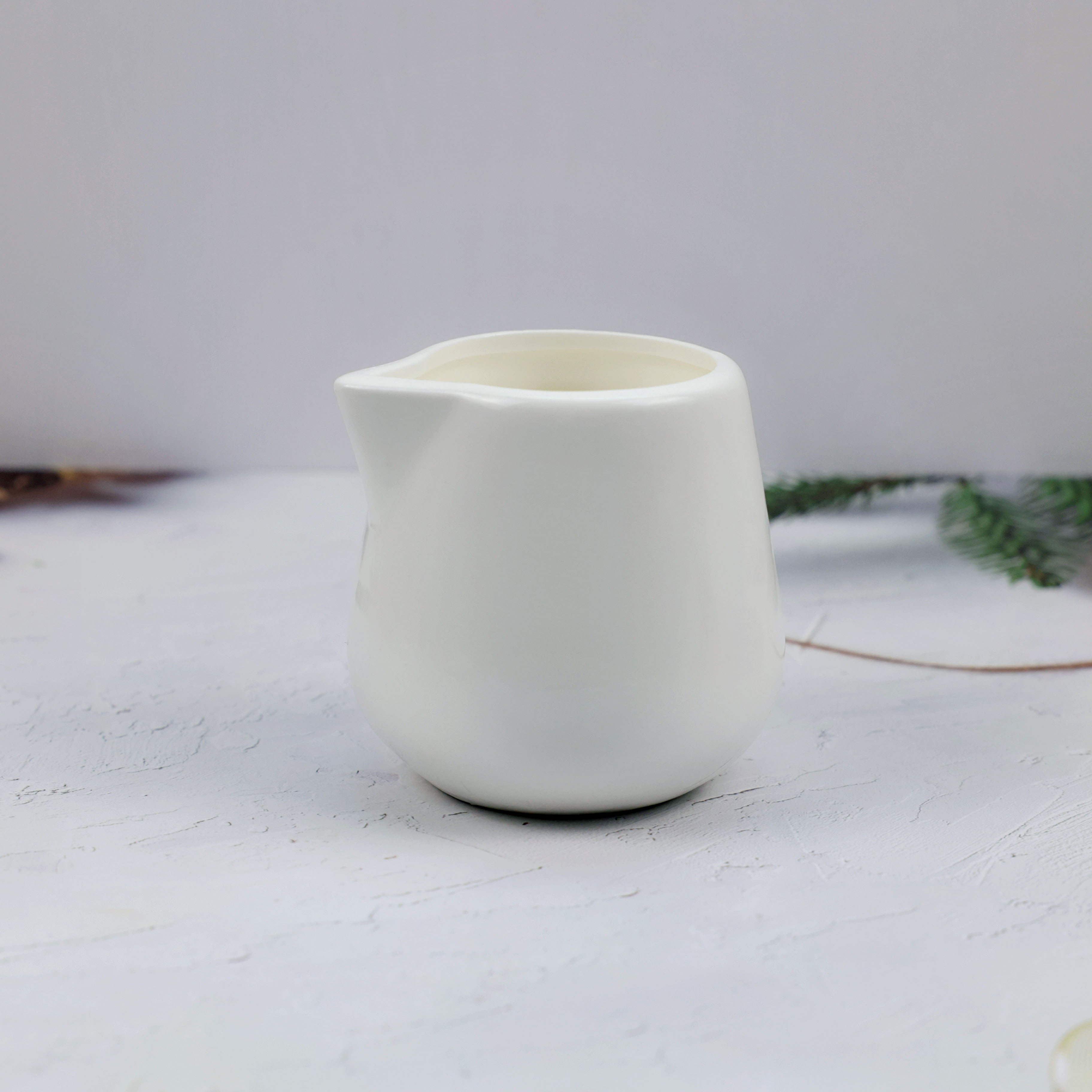 Wholesale Custom Unique White Essential Oil Ceramic Luxury Candle Jars Empty Massage Candle Jar with Spout