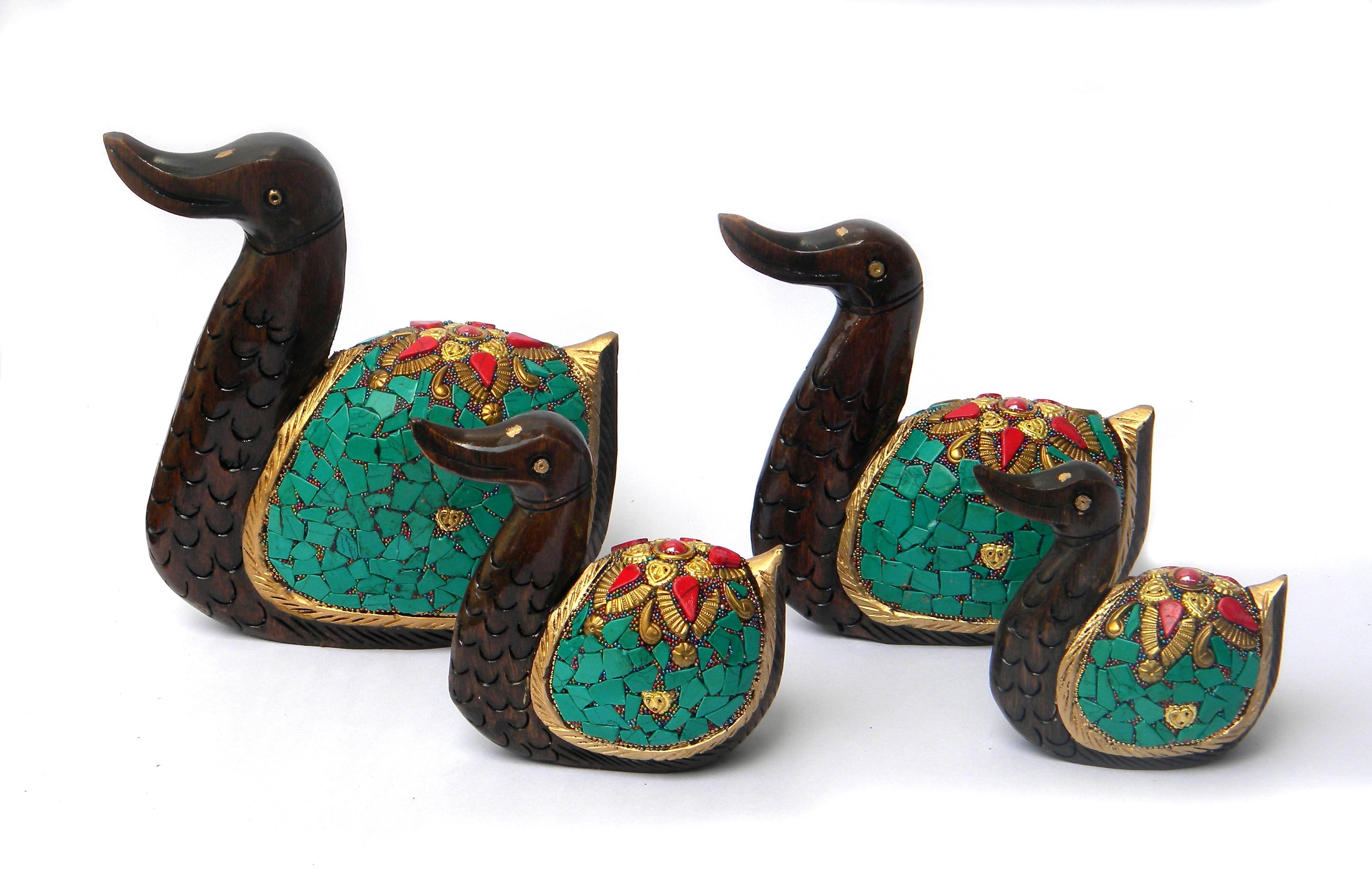 Decorative Natural  Indian  Hand Made Pearl Work on Wooden Duck Statues For Home Decoration Stone Beads Pearl Inlay Work