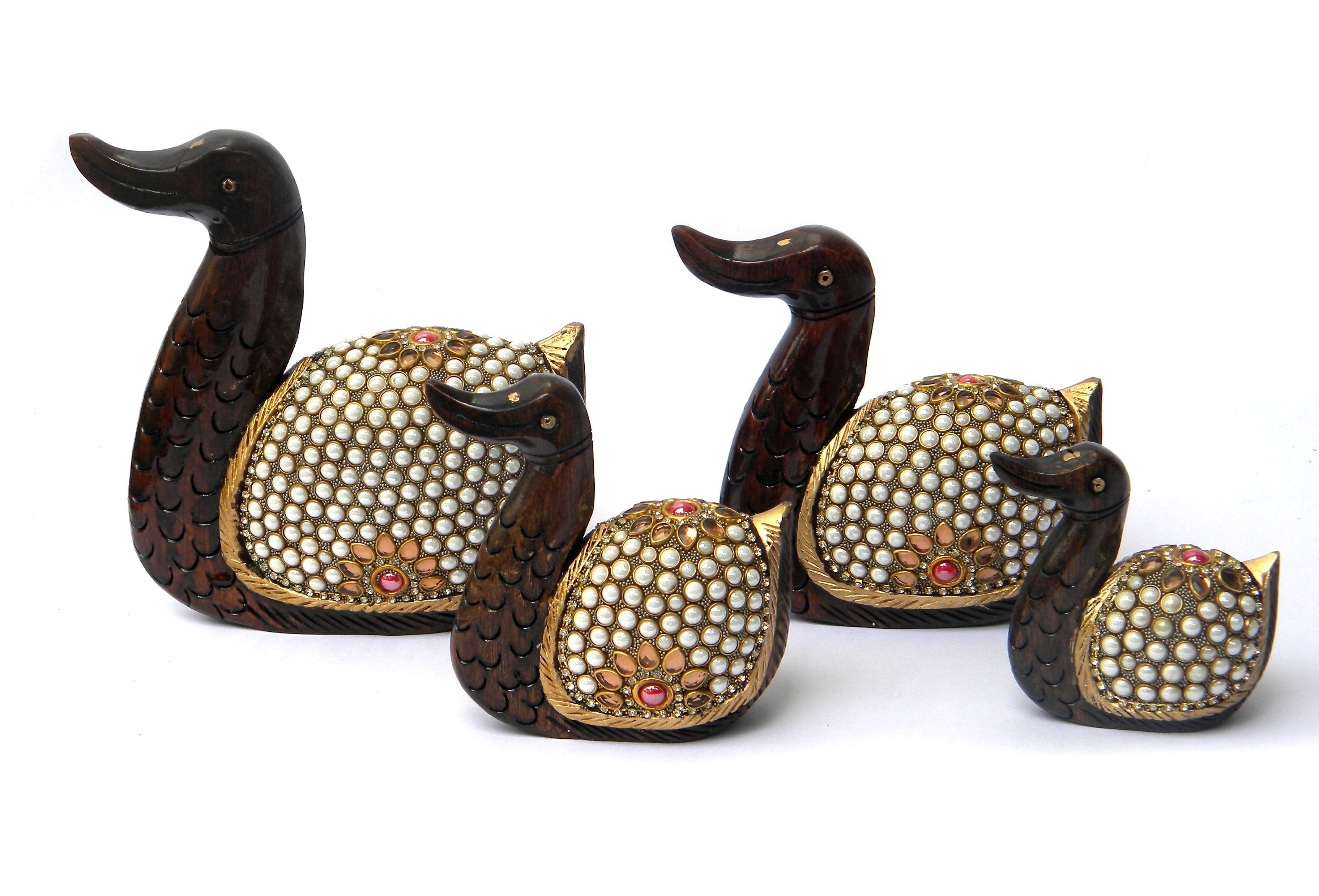 Decorative Natural  Indian  Hand Made Pearl Work on Wooden Duck Statues For Home Decoration Stone Beads Pearl Inlay Work