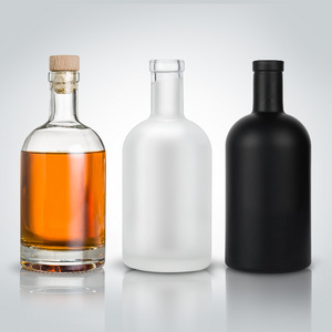 Bartop Clear Matte Black Glass Liquor Bottle 700ml 750ml Nordic Gin Whiskey Vodka Liquor Spirit Bottle for Liquor Rum