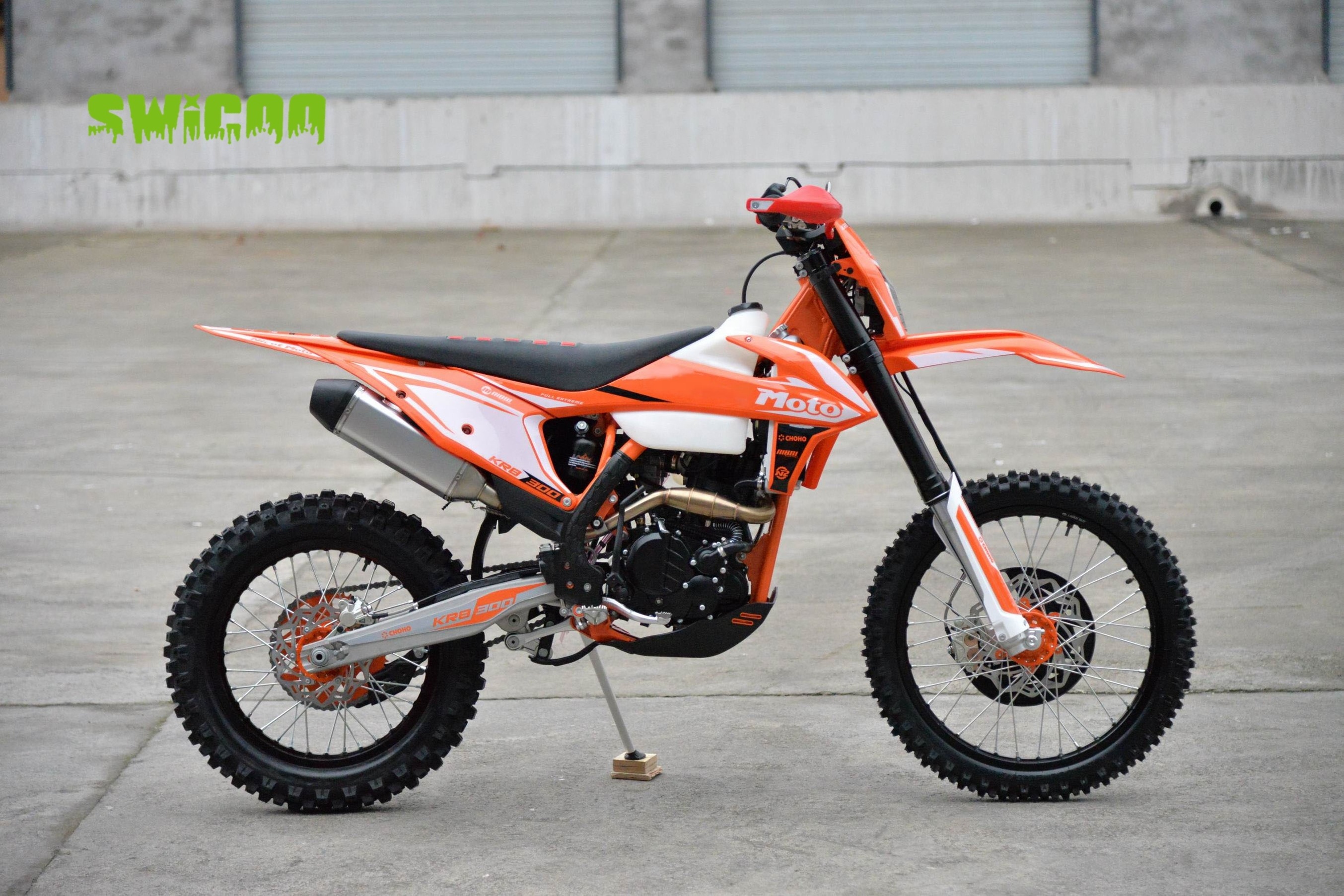 In stock CBS300 Engine 4 Stroke Motocross 300cc Dirt Bike 300cc Off-road Motorcycle