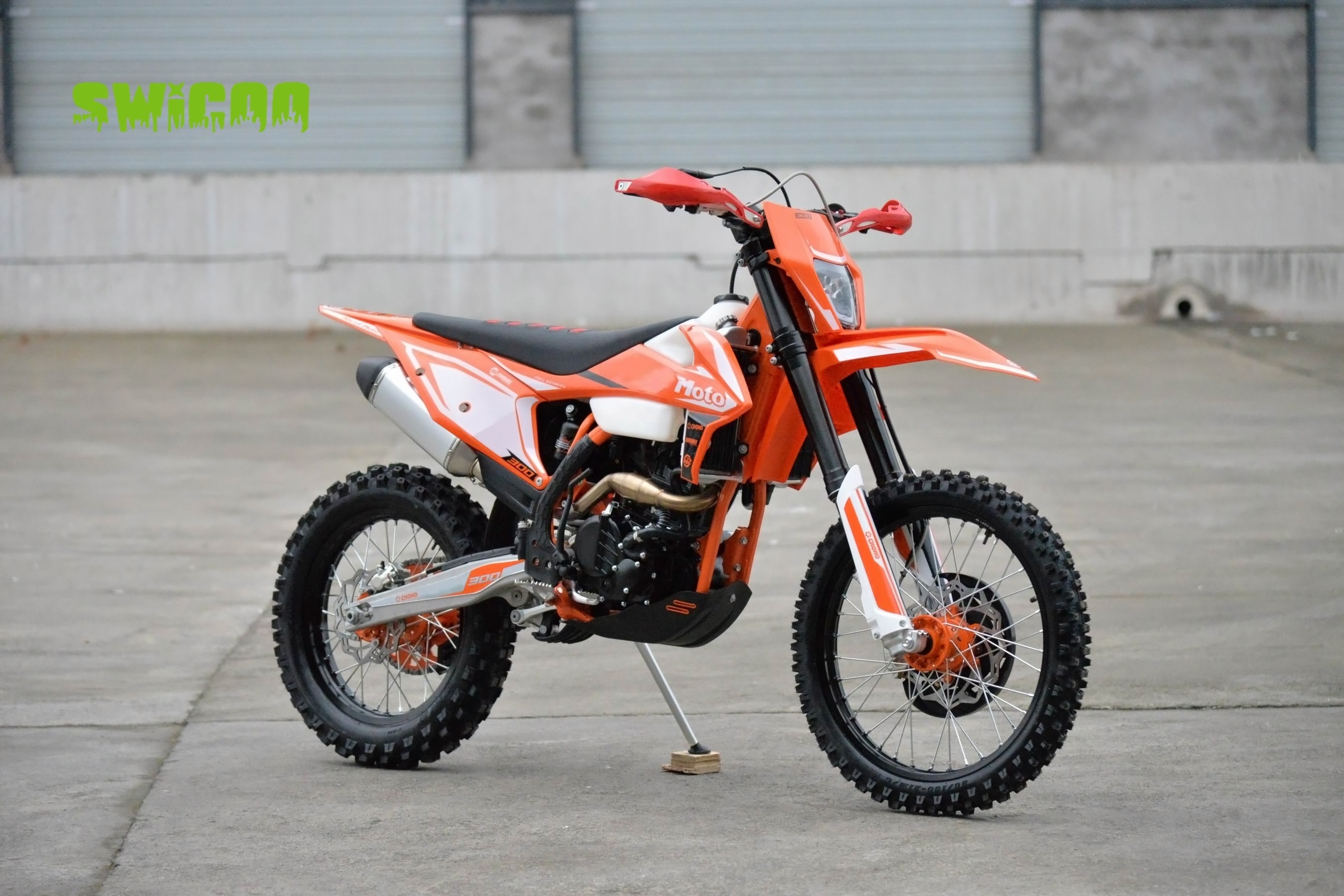 In stock CBS300 Engine 4 Stroke Motocross 300cc Dirt Bike 300cc Off-road Motorcycle