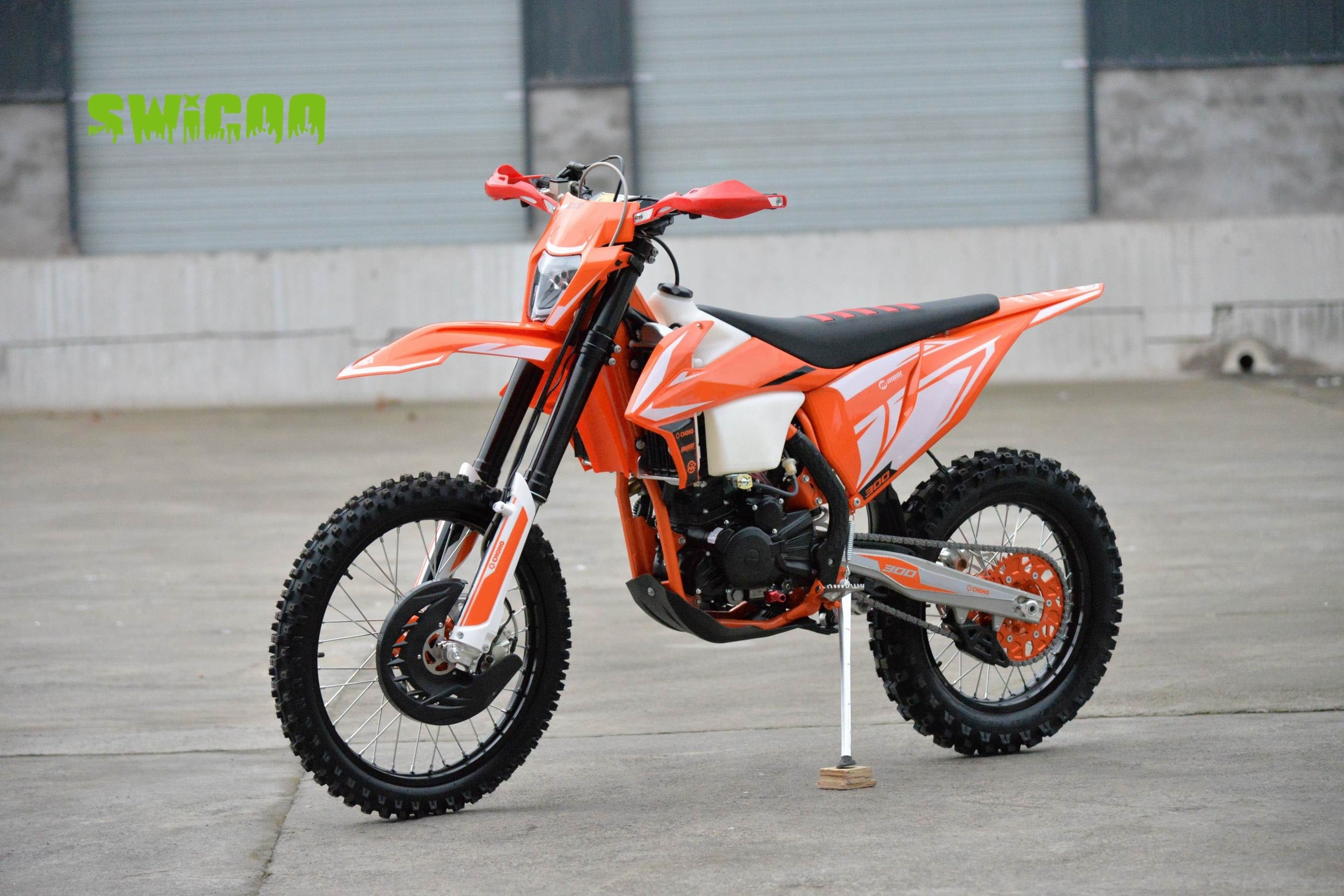 In stock CBS300 Engine 4 Stroke Motocross 300cc Dirt Bike 300cc Off-road Motorcycle