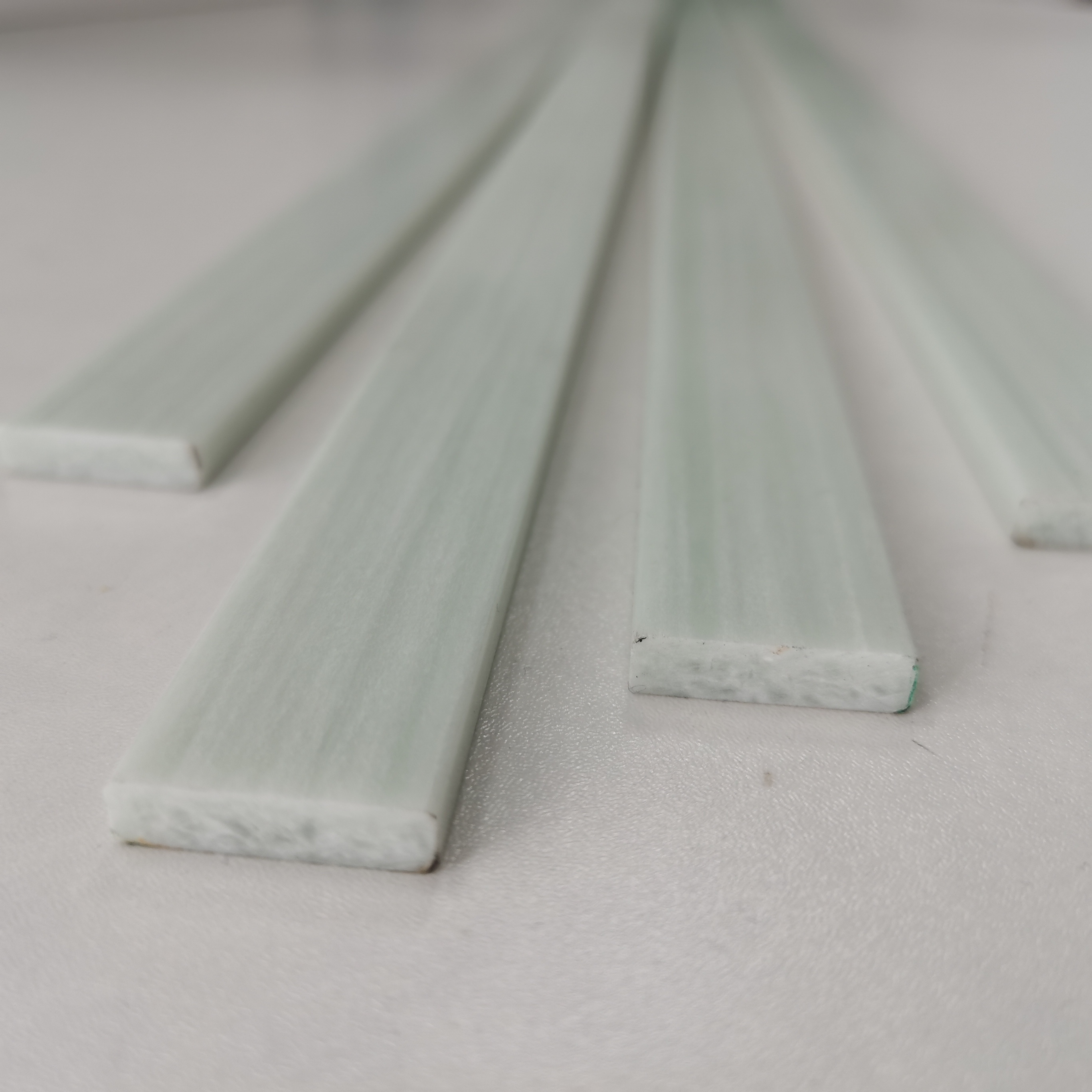 Flexible Insulated Fiberglass Strip Alkali Free Pultruded FRP Flat Bar Fiberglass Batten GRP Epoxy 1 inch Kite Rod for Bow Strip