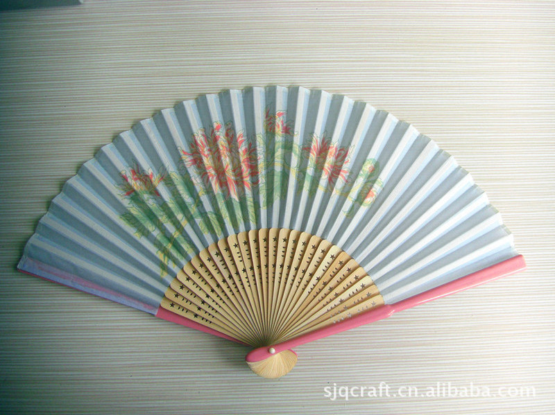 Hot Selling Cute Wholesale Customised Wooden Folding Bamboo Hand Fan With Pouch