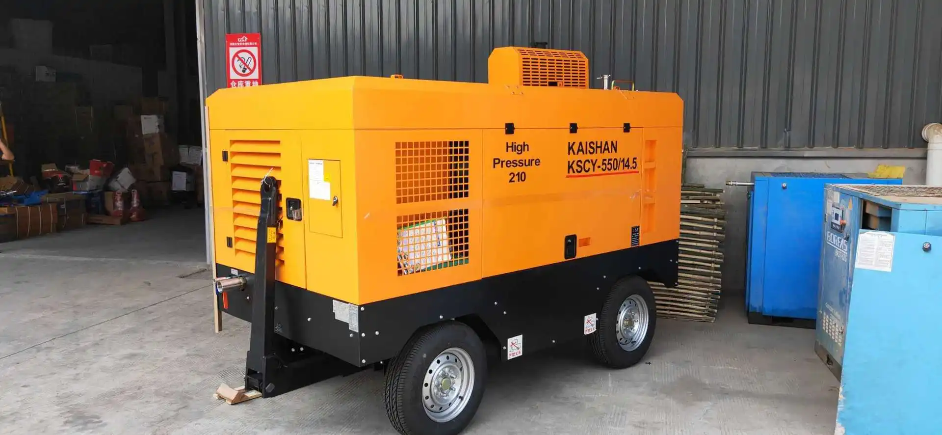 Wholesale Fuel saving Mobile portability mining mine screw air compressor for mine drilling rig