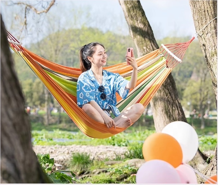 Portable Folding Cotton Polyester Hammock With Wood Bar and Pillow