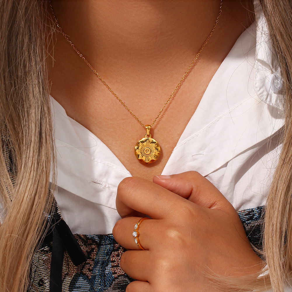 2023 Waterproof 18K Gold Plated Jewelry Gold Sun Pendant Stainless Steel God Heart Turtle Coin Necklace Pendant for Women