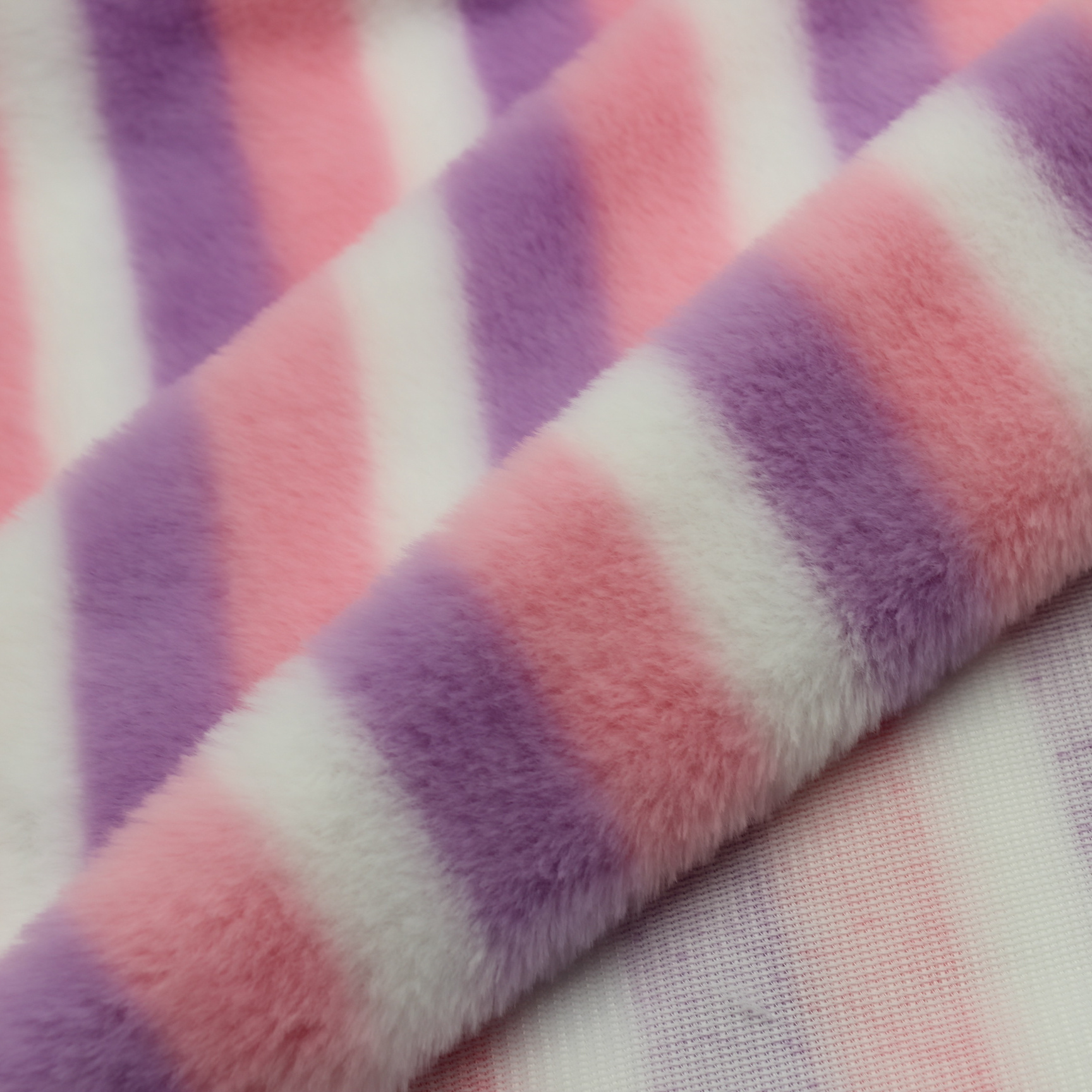 RecycleD 2023 Low MOQ Wholesale Price New Colorful Stripe Dyeing PV Rabbit Hair 100 Polyester Color Rainbow Plush Fur Fabric For