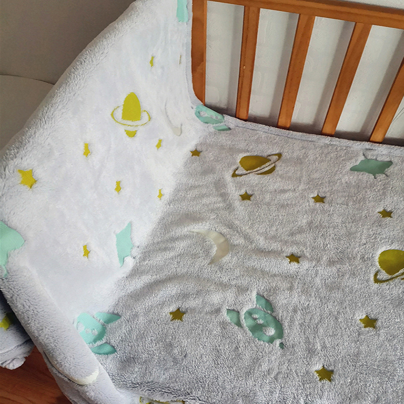 Super Quality Soft 250gsm Nap Star Planet Boy Girl Luminous Blanket Flannel Throw Blanket Glow in the Dark Customized Designs