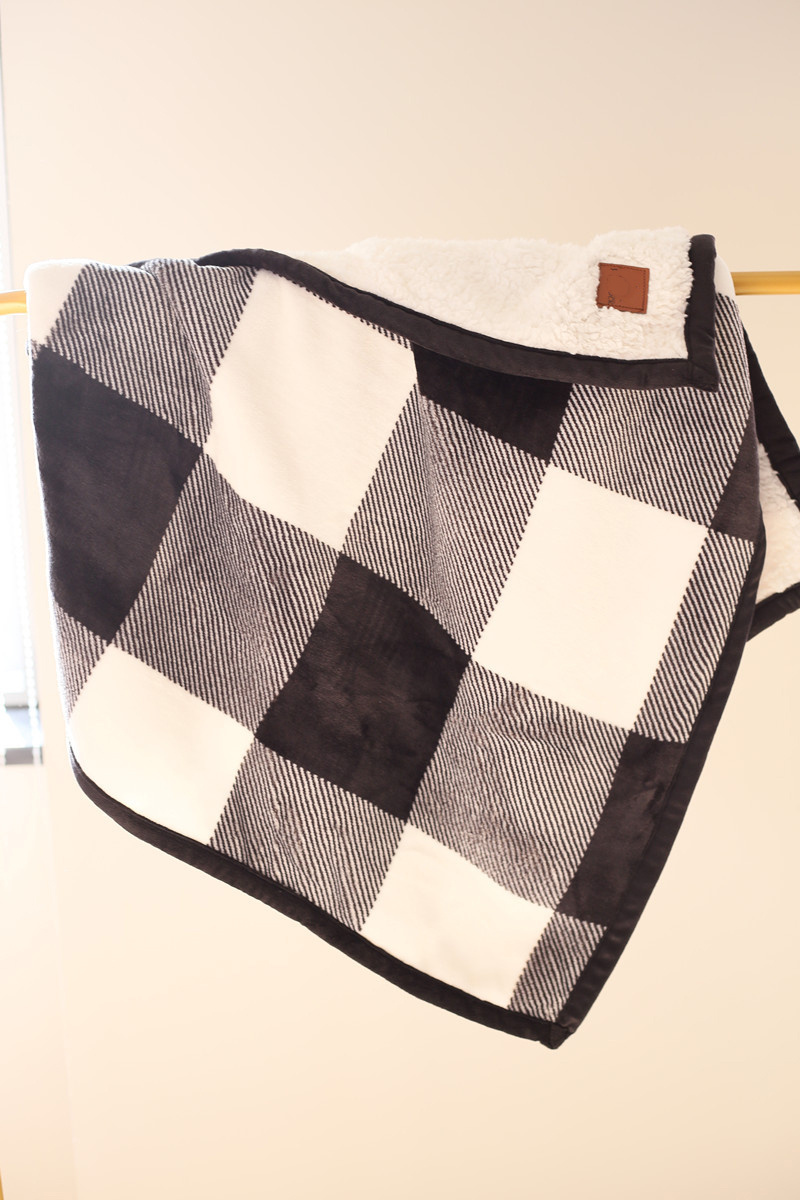 High Quality Custom Gift Microfiber Flannel Fleece Throw Blanket Super Soft Classical White Black Plaid Sherpa Warm OEM Blanket