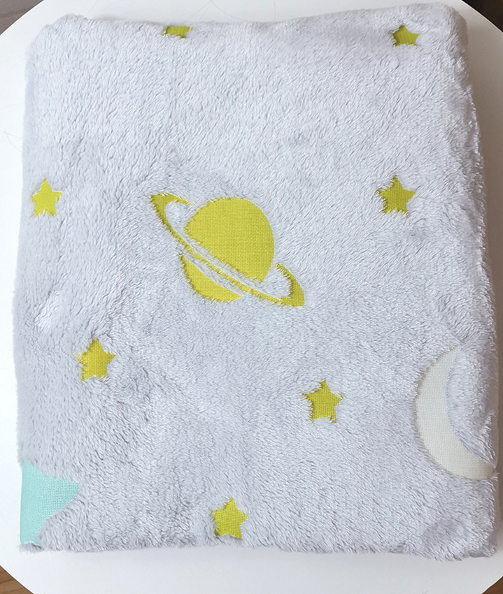 Super Quality Soft 250gsm Nap Star Planet Boy Girl Luminous Blanket Flannel Throw Blanket Glow in the Dark Customized Designs