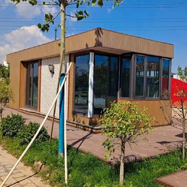 Modern Design of Container House Luxury Glass Wall Prefabricated Modular Container Garden Hotel Residential House