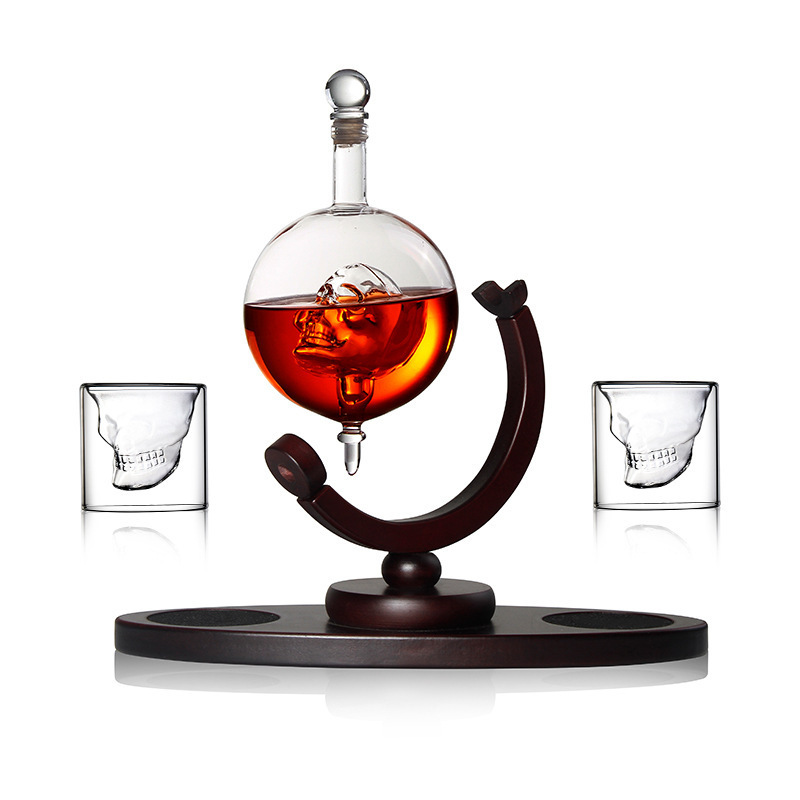 Wholesale Wine Skull Decanter Set with 4 Skull Glasses Drink Dispenser for Wine Whiskey Liquor Decanter