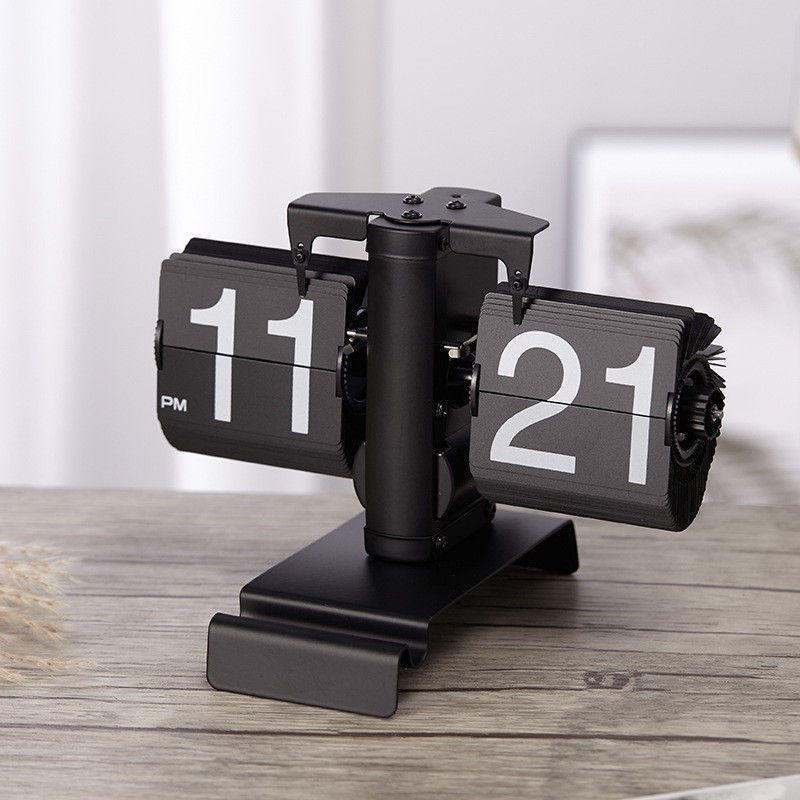 Modern Retro Design Table Clock Mechanism Hot Sale round and Triangle Resin Flip Flap Clocks for Living Room Decoration