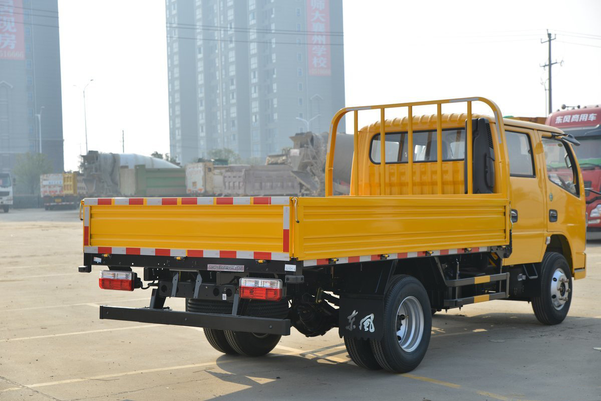 China Low Price Hot 4x2 Double Row 5 Seats 4 Doors 6 Wheels 4.5 Ton Lorry 5 Speed Manual Gearbox Delivery Cargo Truck