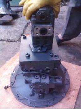 708-3T-01151 Excavator hydraulic pump with dozer blade Hydraulic main pump assembly