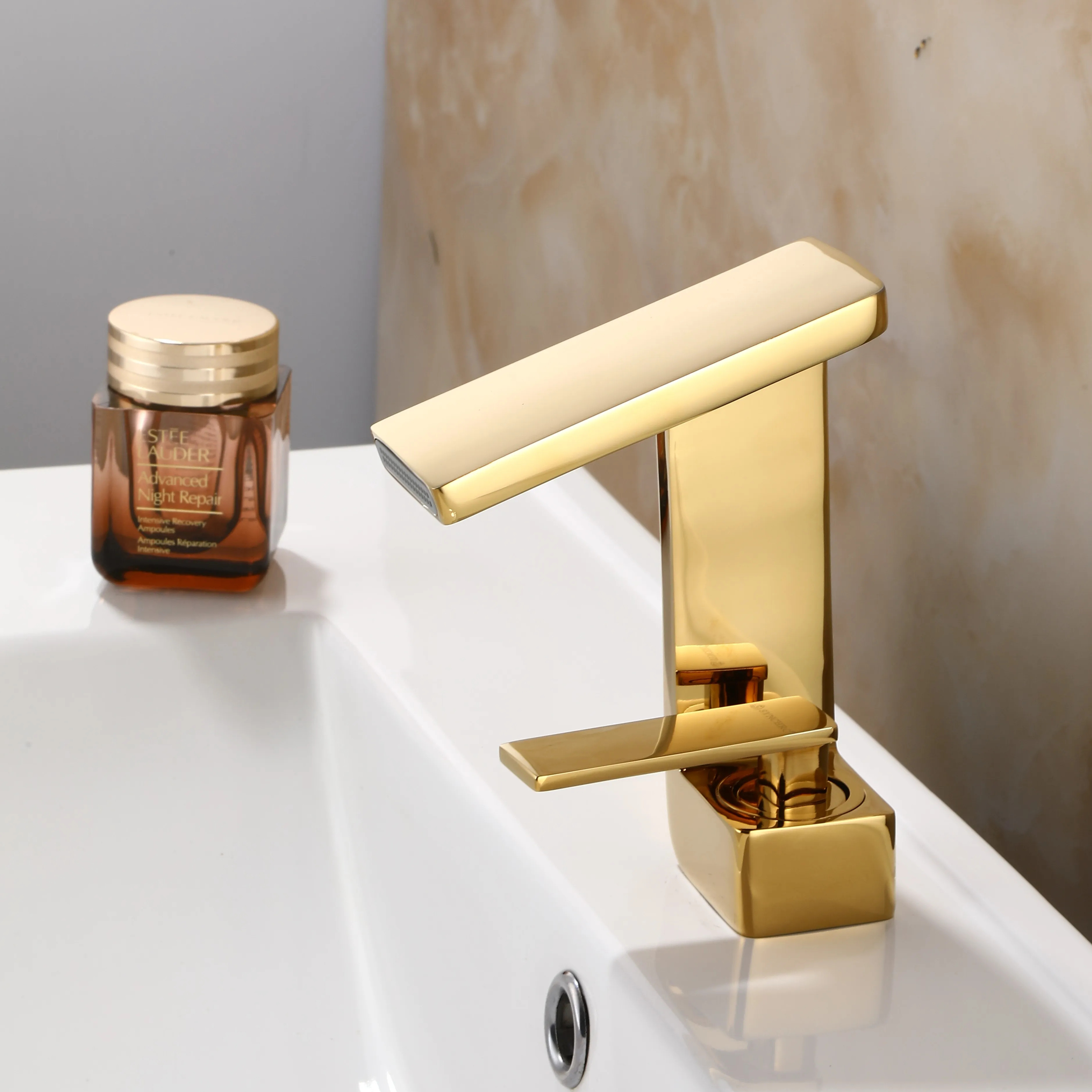 Bathroom Sink Faucet Gold High-Grade Tap Hand Wash Basin Single Hole Hot And Cold Water Bathroom Faucet