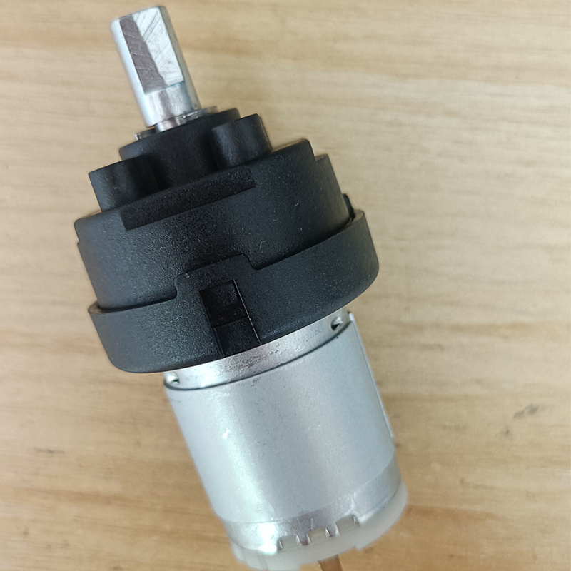 High torque 3.7V DC motor with small plastic planetary reduction gearbox, used for electric cleaning tools